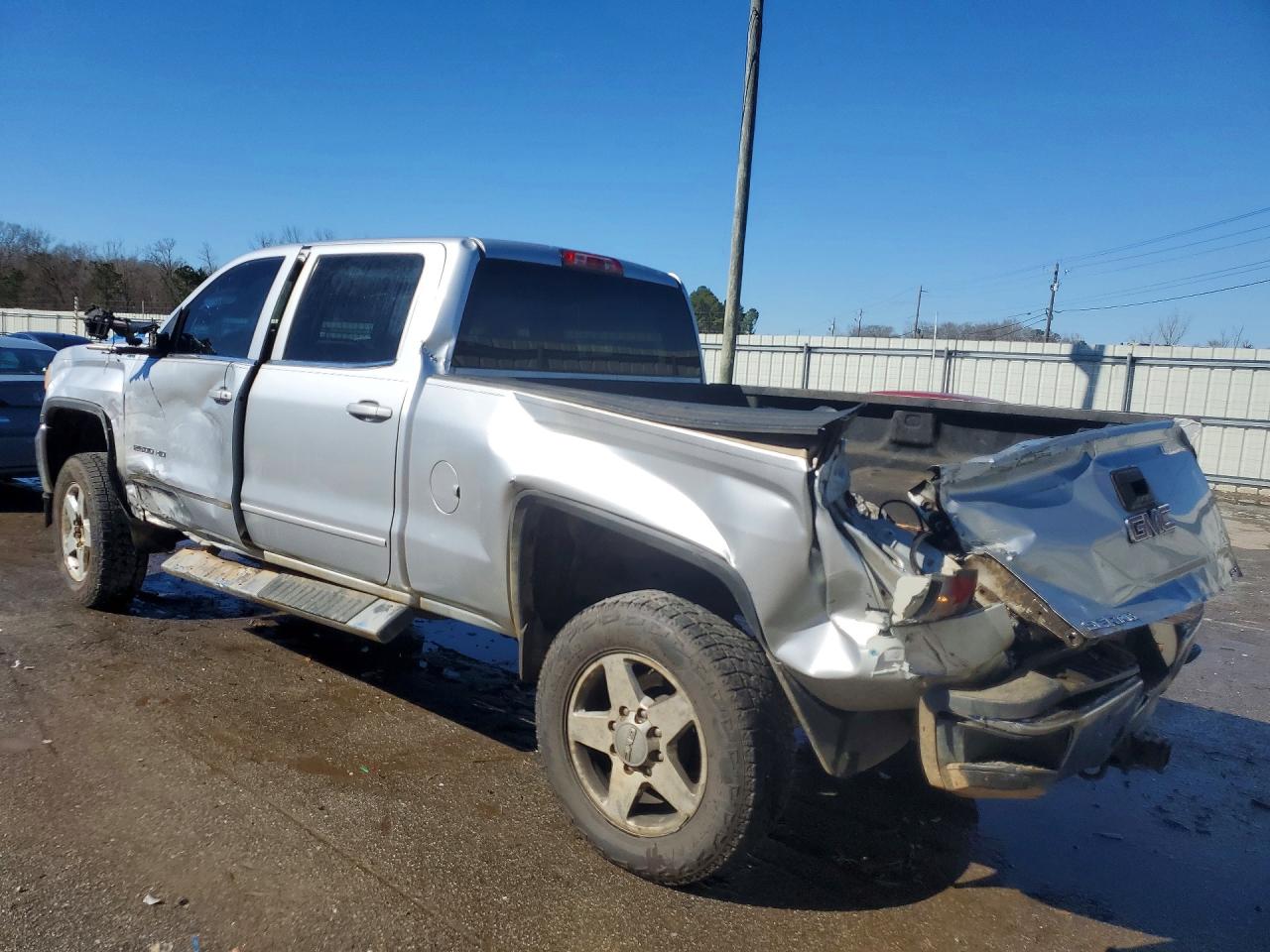 2015 GMC SIERRA K2500 SLE photo 3