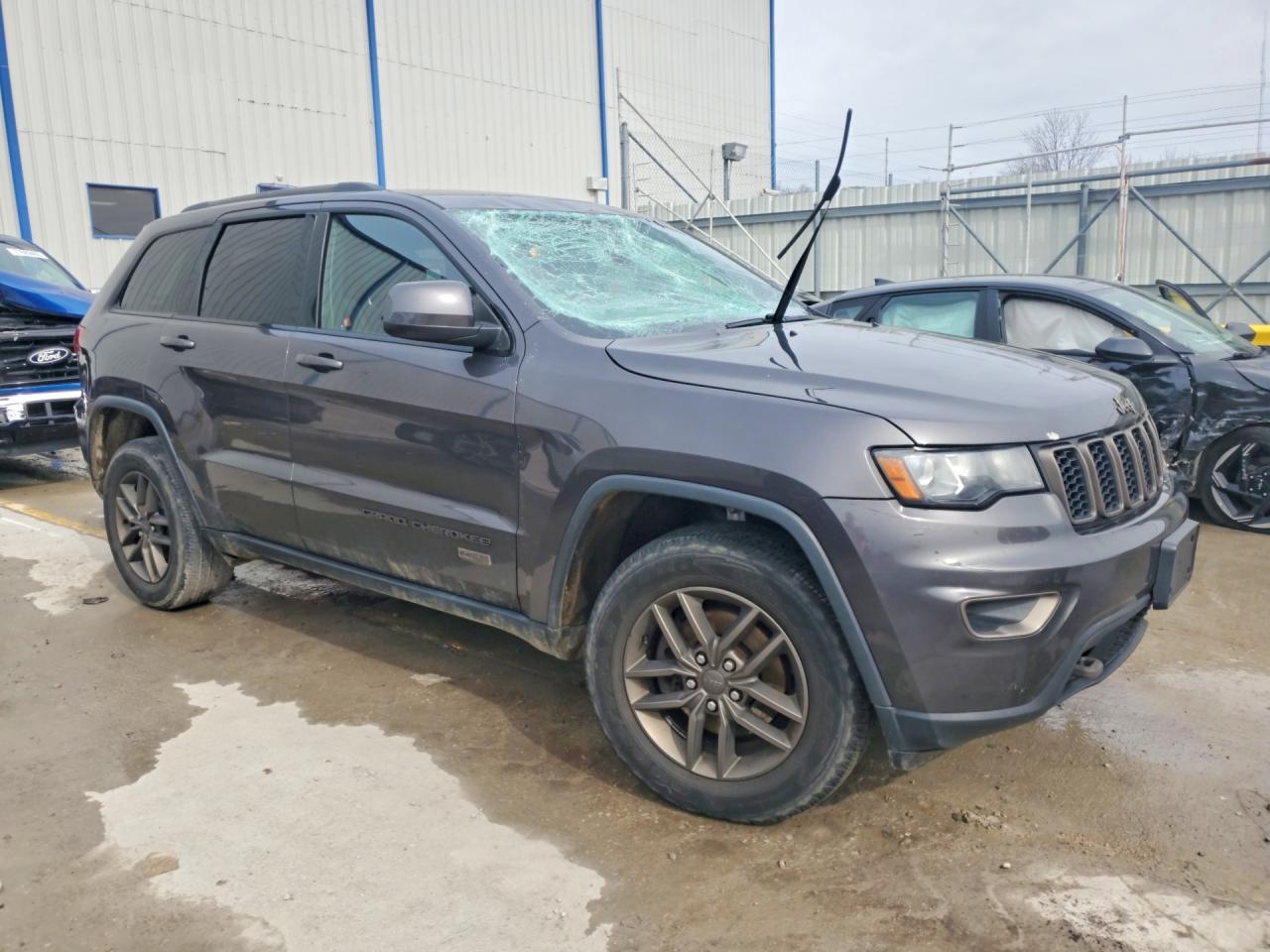 2016 JEEP GRAND CHEROKEE LAREDO photo 4