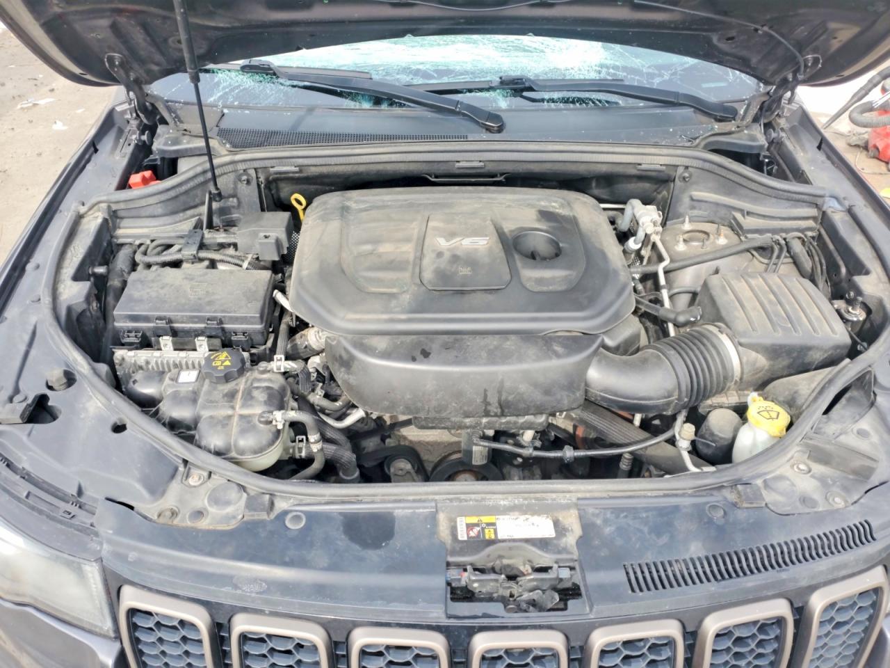 2016 JEEP GRAND CHEROKEE LAREDO photo 12