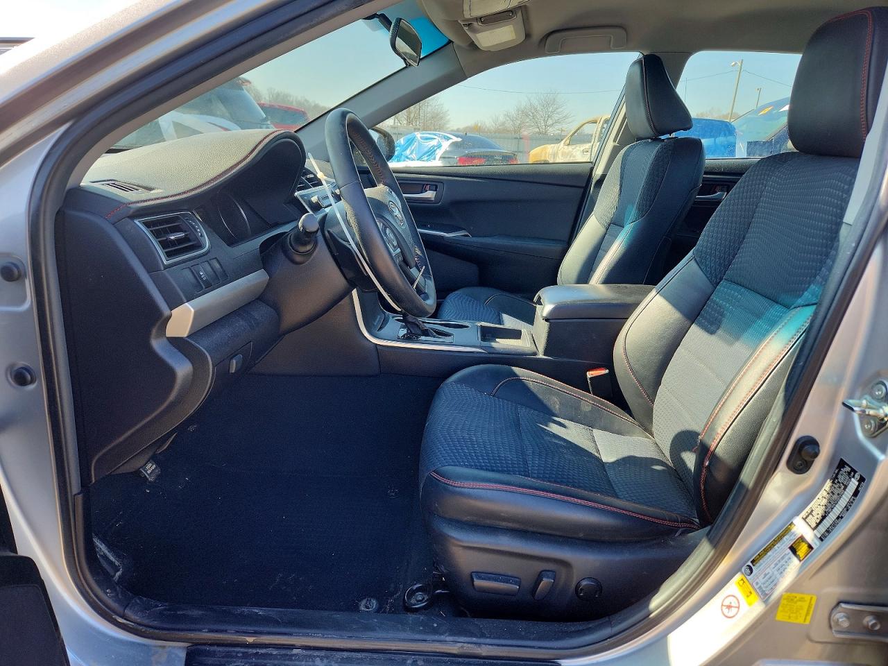 2015 TOYOTA CAMRY SE photo 13