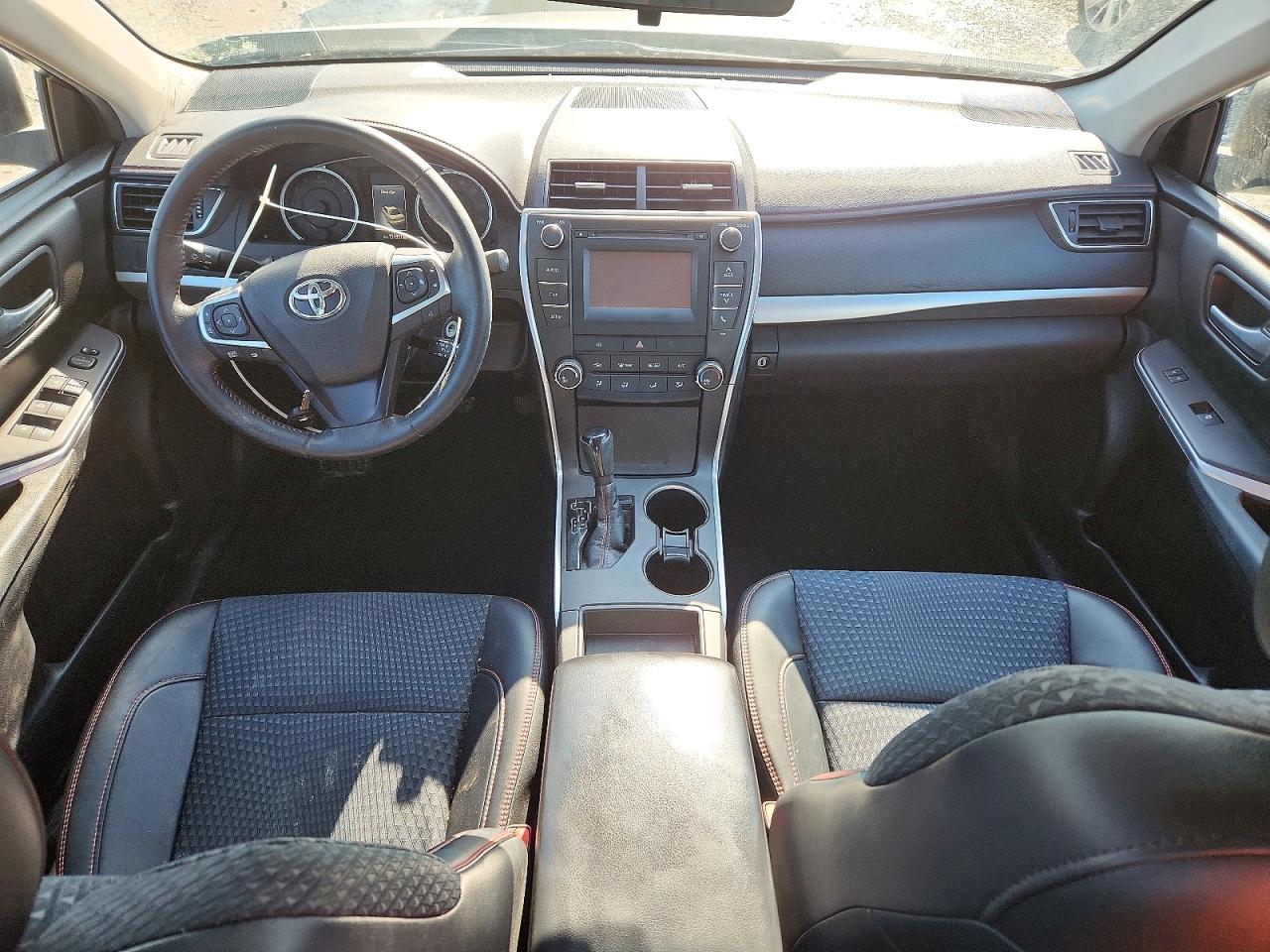 2015 TOYOTA CAMRY SE photo 15