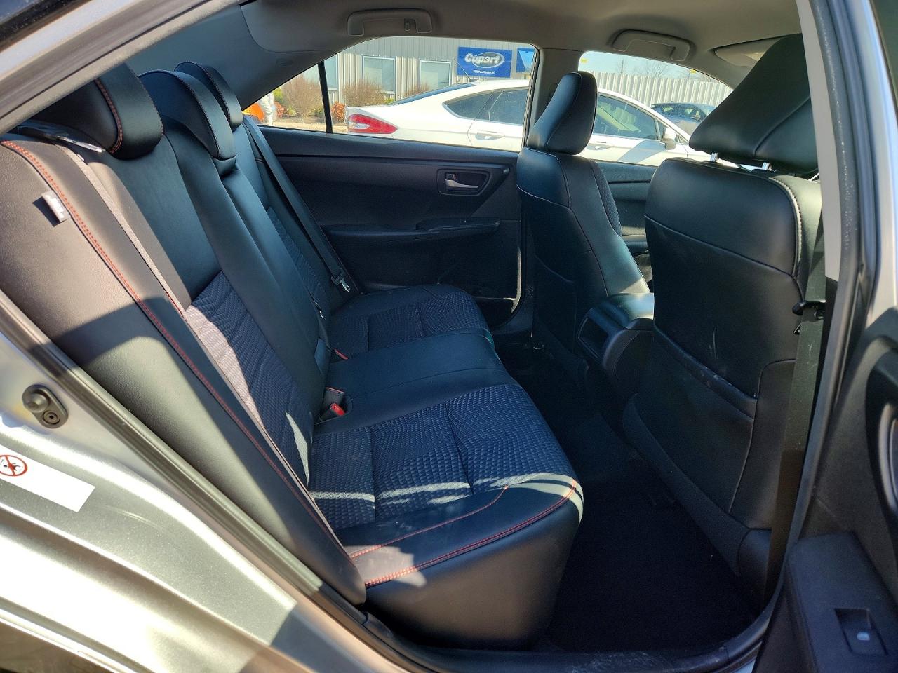 2015 TOYOTA CAMRY SE photo 19