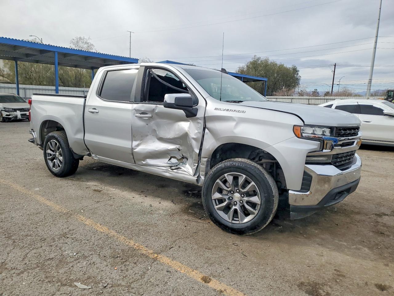 2020 CHEVROLET SILVERADO K1500 LT photo 4