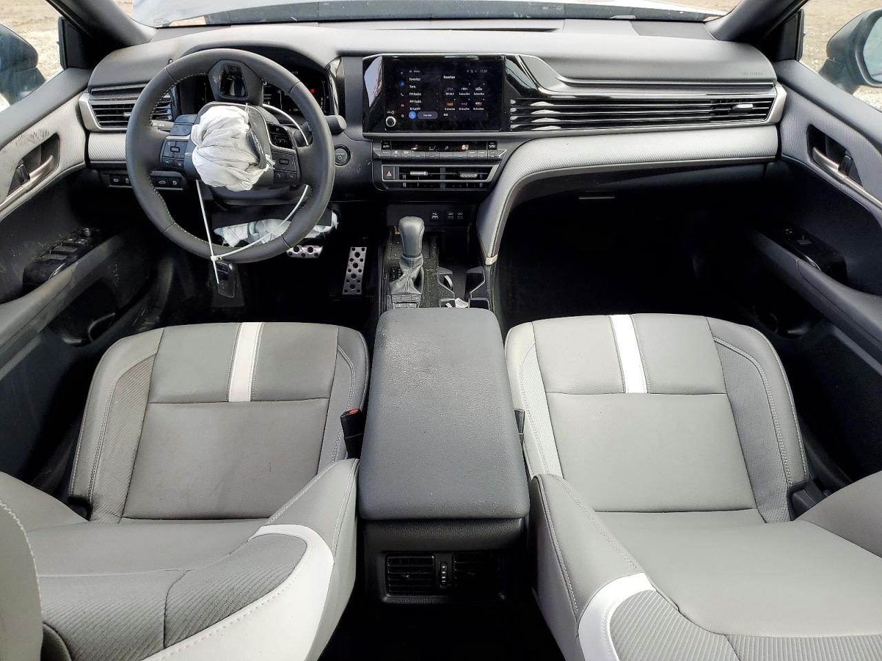 2025 TOYOTA CAMRY SE photo 8