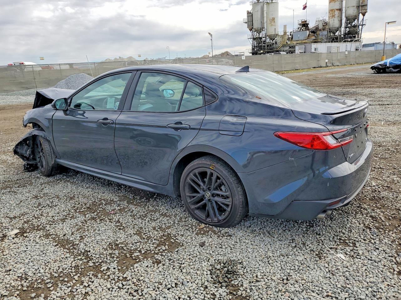 2025 TOYOTA CAMRY SE photo 2