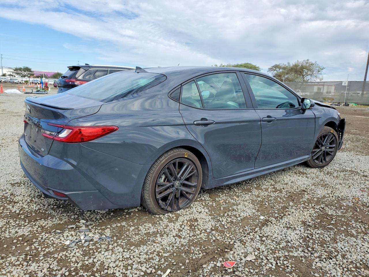 2025 TOYOTA CAMRY SE photo 3