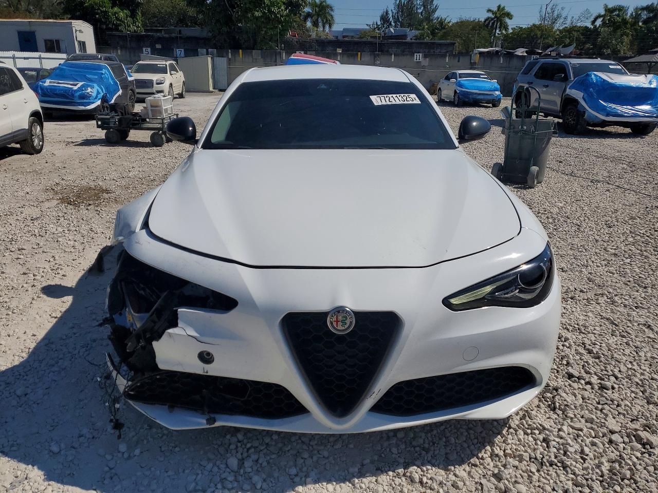 2020 ALFA ROMEO GIULIA photo 9