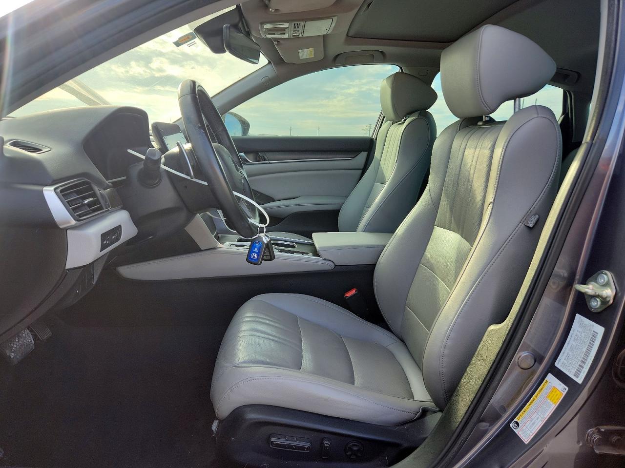 2020 HONDA ACCORD TOURING HYBRID photo 13