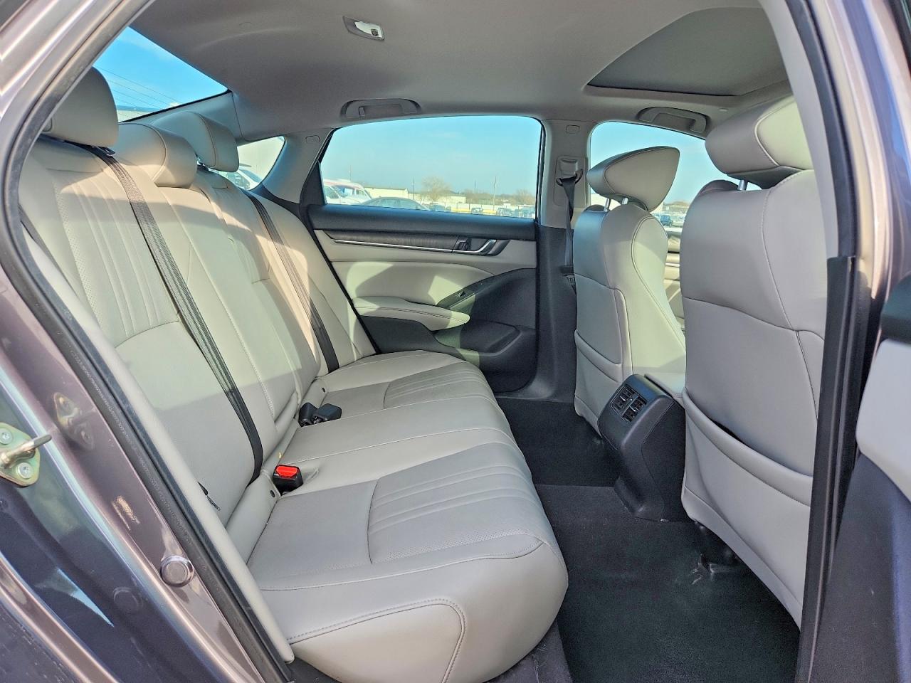 2020 HONDA ACCORD TOURING HYBRID photo 19