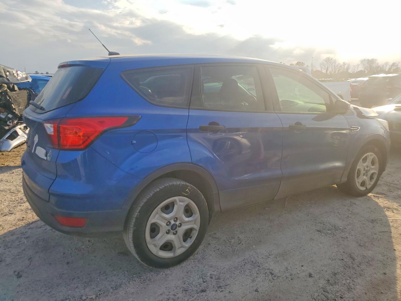2019 FORD ESCAPE photo 9