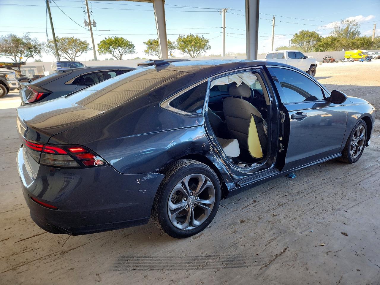 2024 HONDA ACCORD EX photo 5
