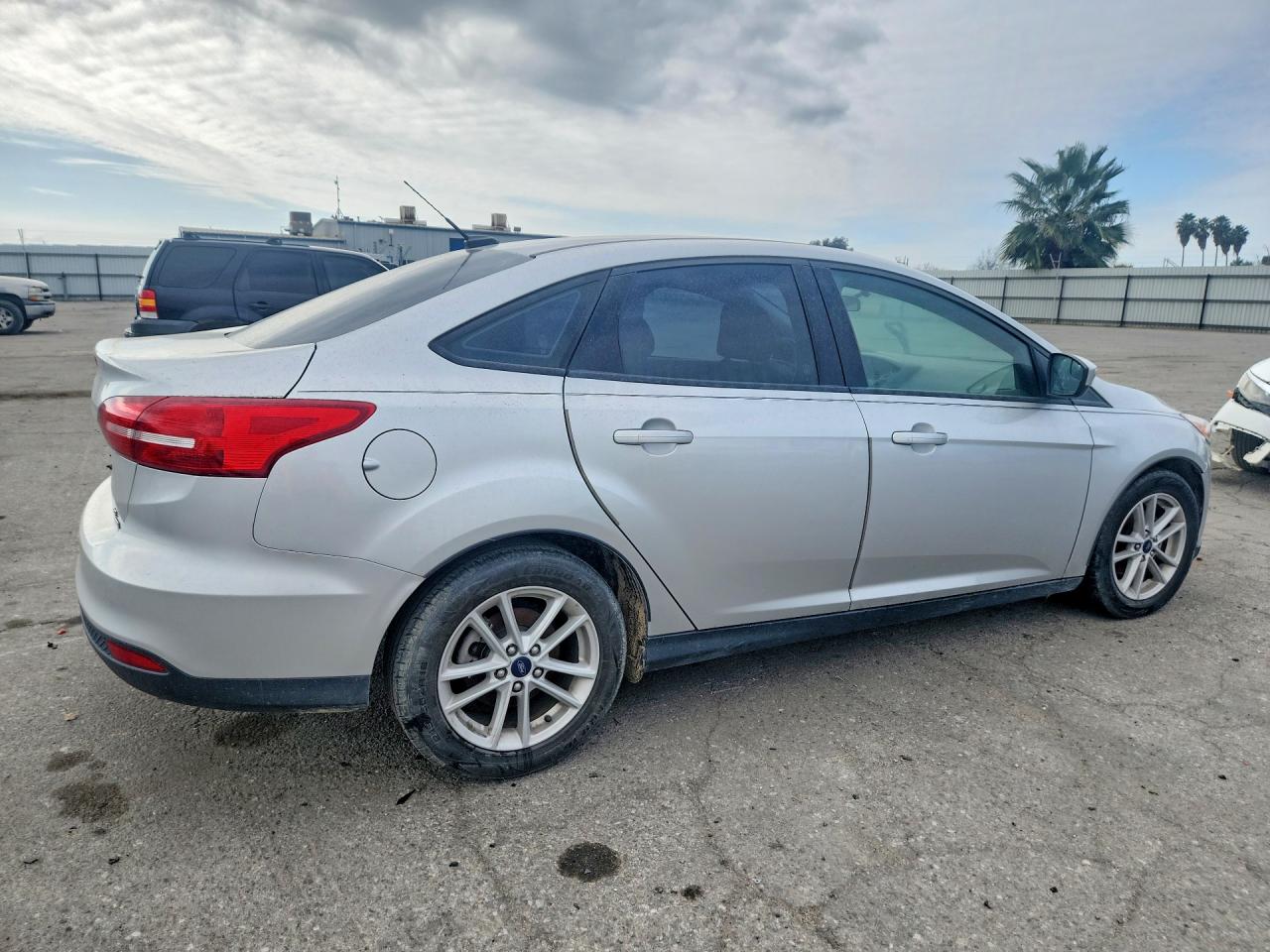 2018 FORD FOCUS SE photo 5