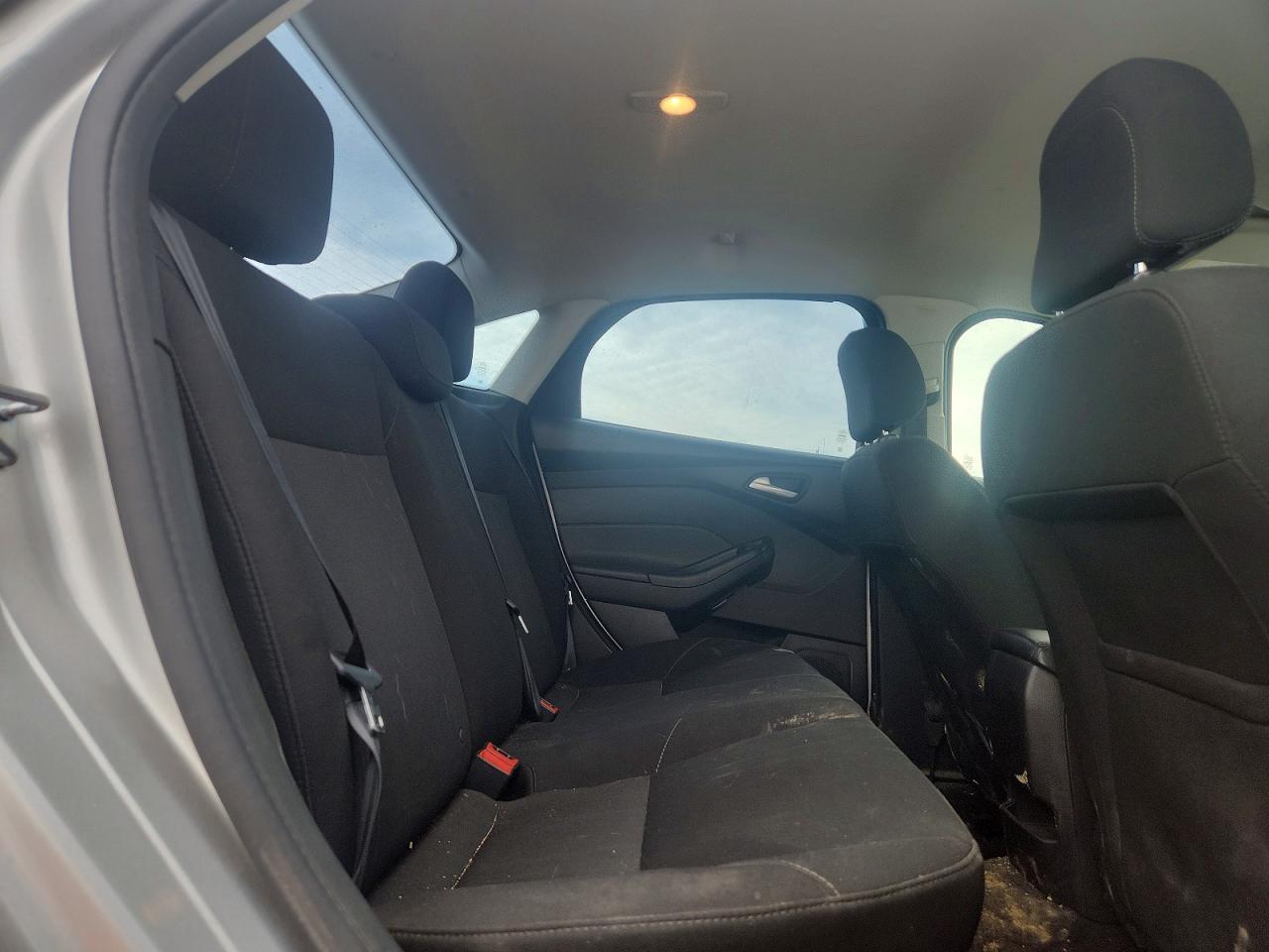 2018 FORD FOCUS SE photo 19