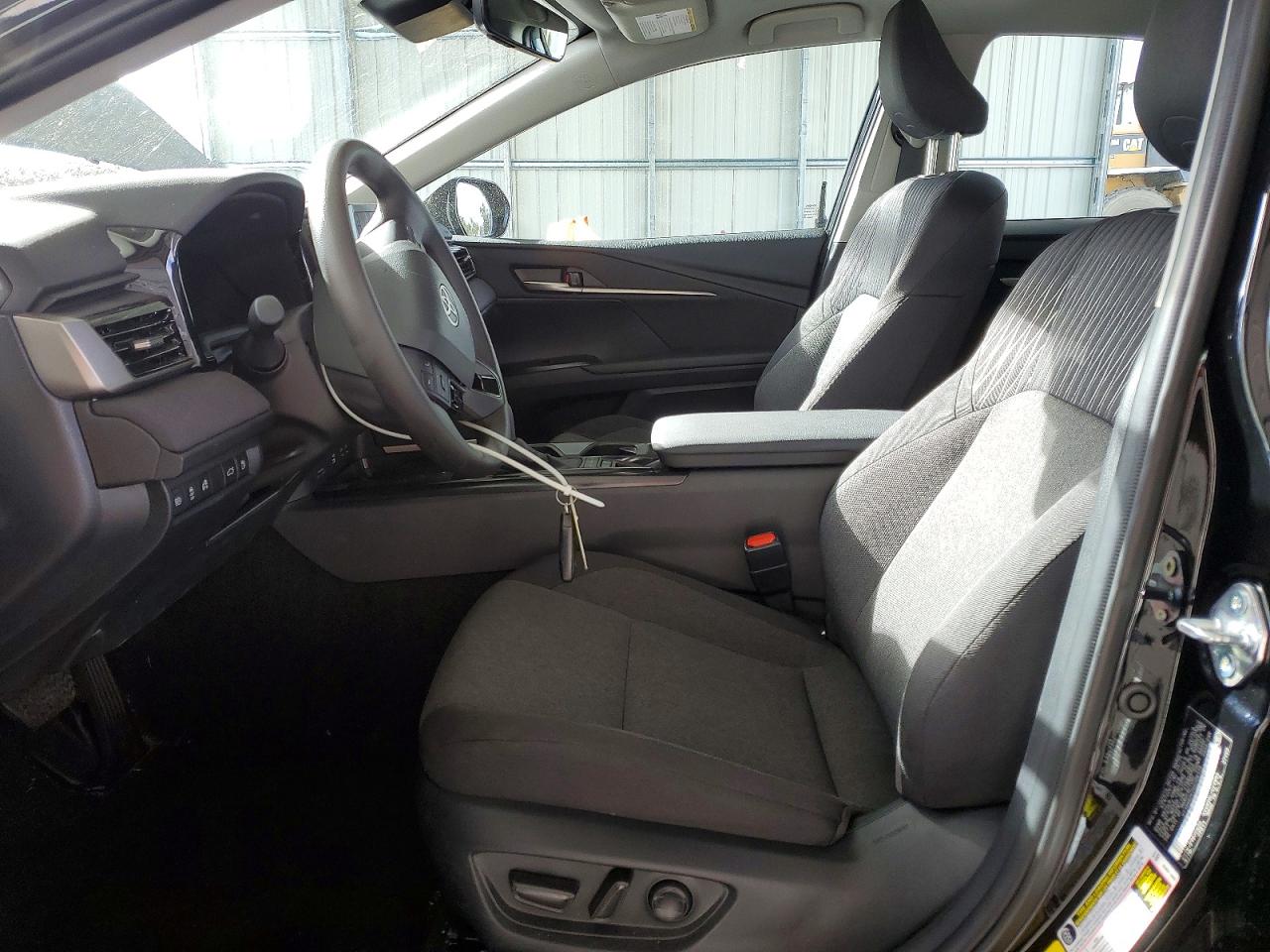 2025 TOYOTA CAMRY LE photo 19