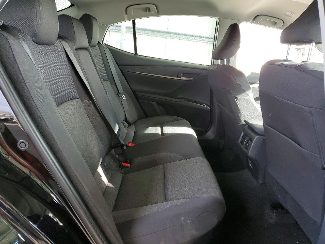 2025 TOYOTA CAMRY LE photo 28