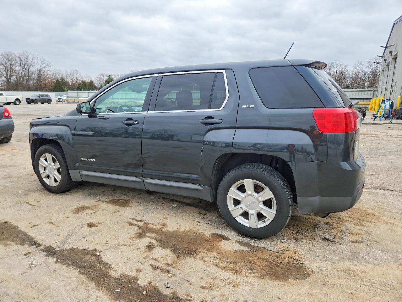 2013 GMC TERRAIN SLE photo 3