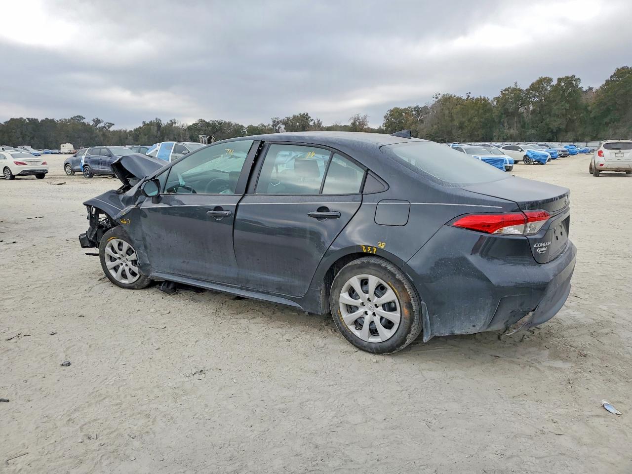 2025 TOYOTA COROLLA LE photo 3