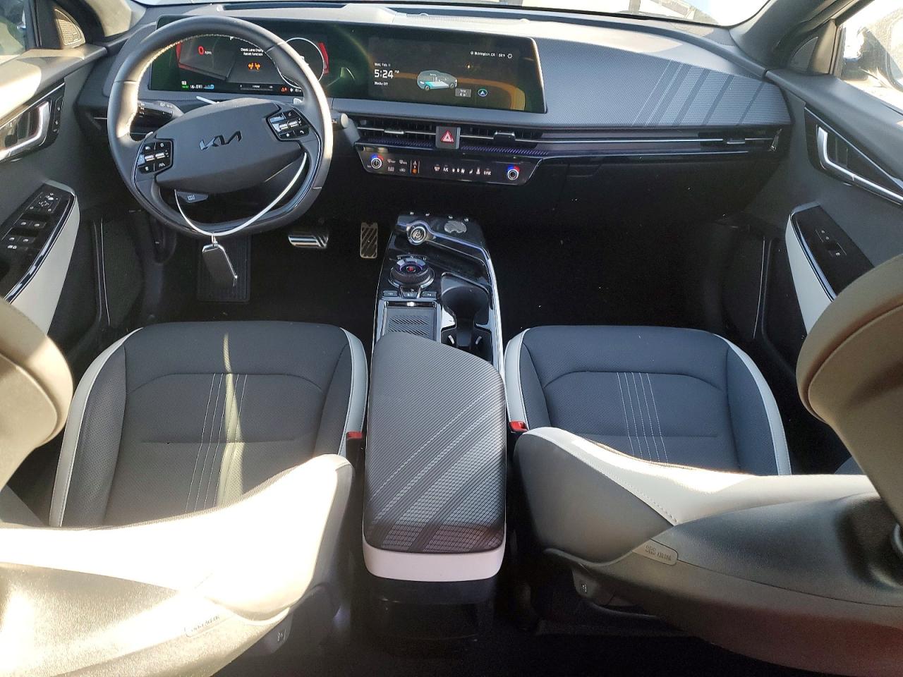 2024 KIA EV6 GT LINE photo 8