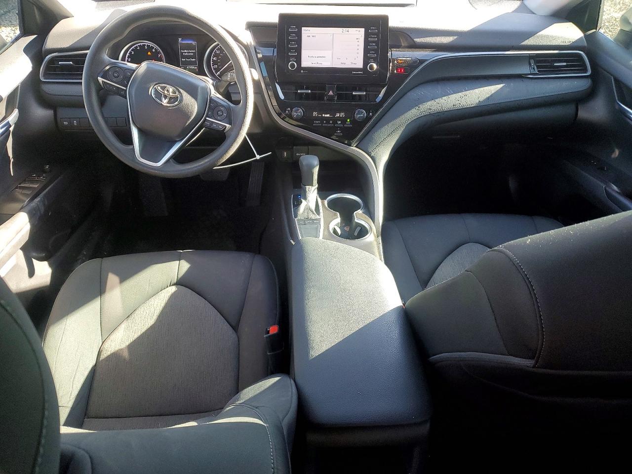 2022 TOYOTA CAMRY LE photo 8