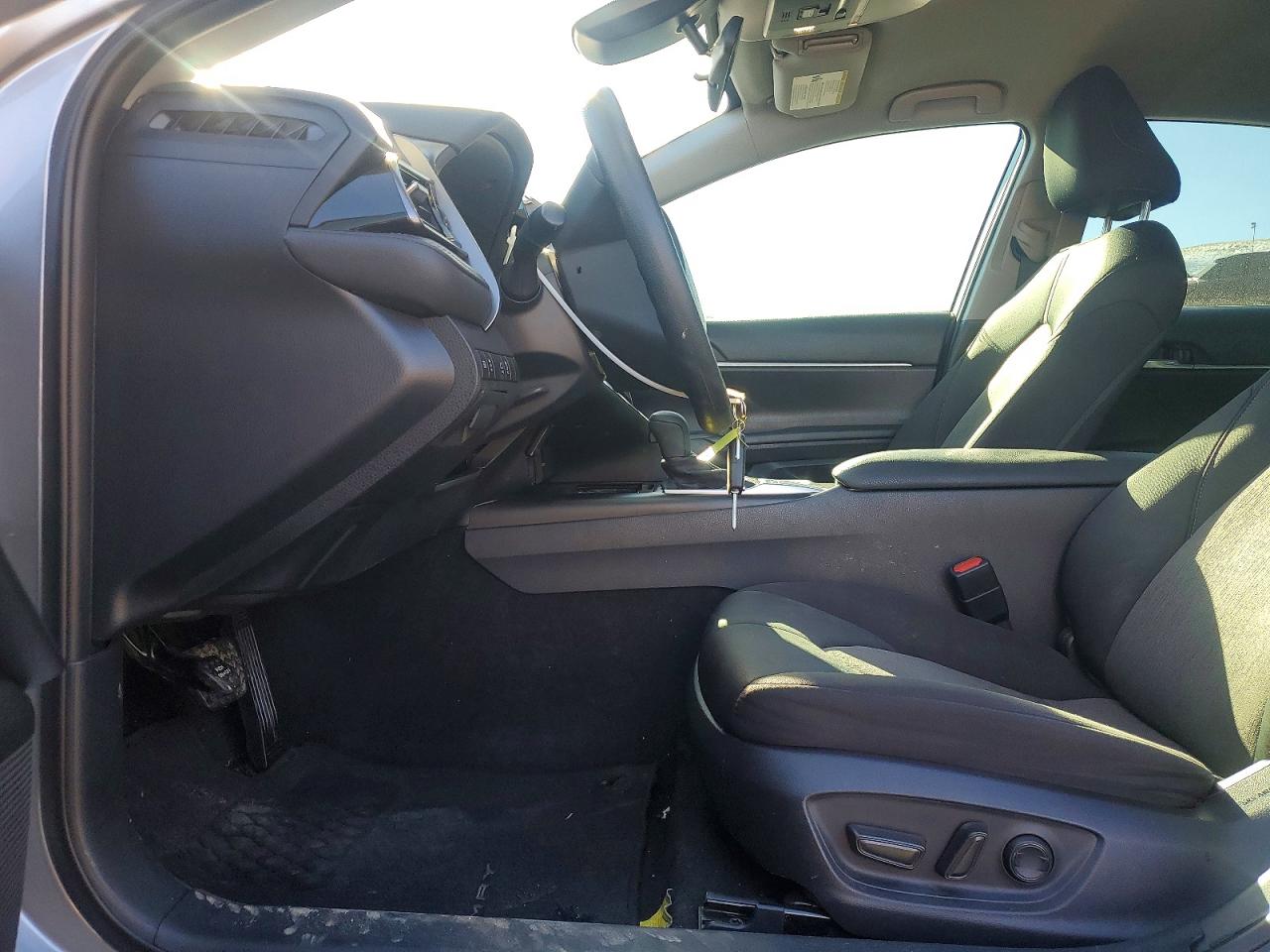 2022 TOYOTA CAMRY LE photo 7
