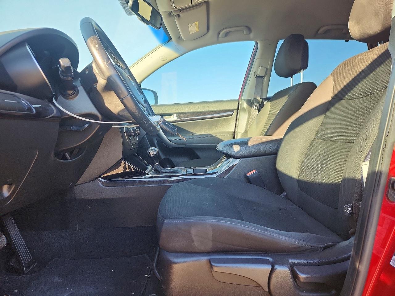 2015 KIA SORENTO LX photo 13