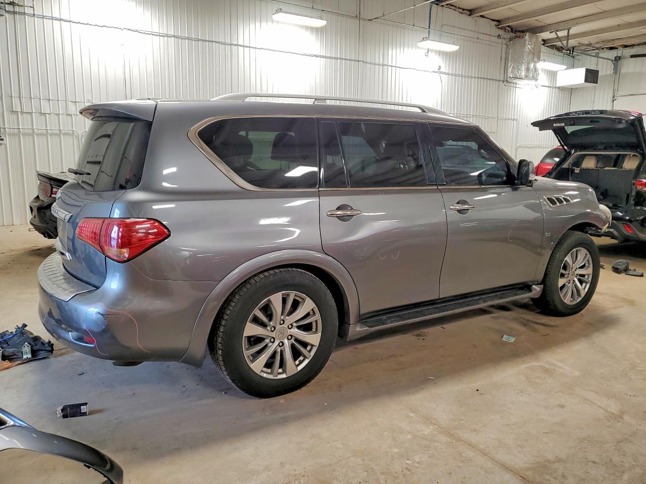2017 INFINITI QX80 BASE photo 5