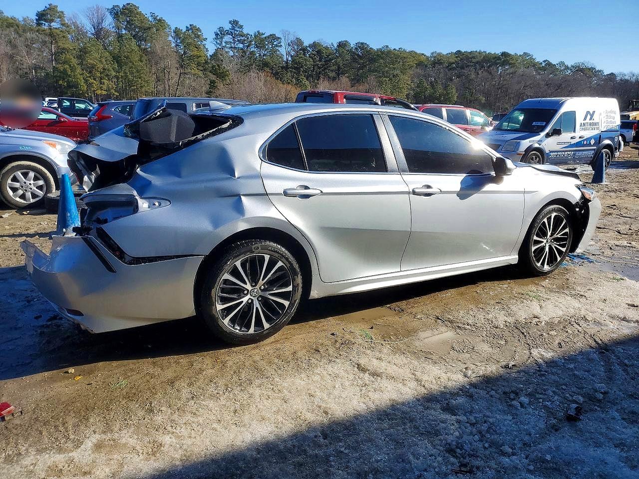 2020 TOYOTA CAMRY SE photo 5
