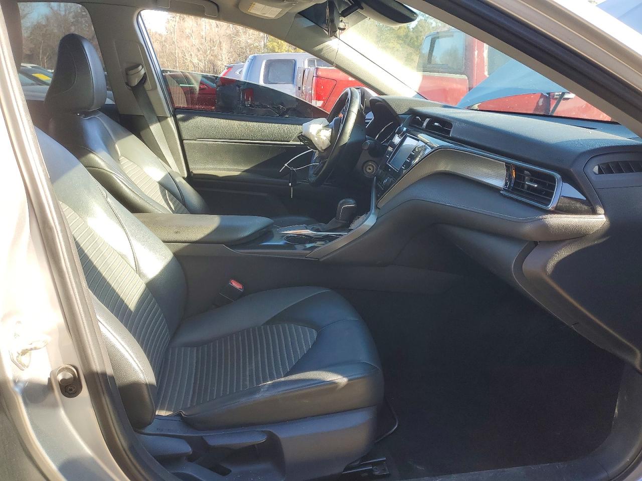 2020 TOYOTA CAMRY SE photo 13
