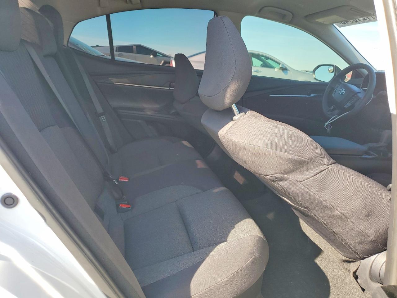 2025 TOYOTA CAMRY LE photo 19