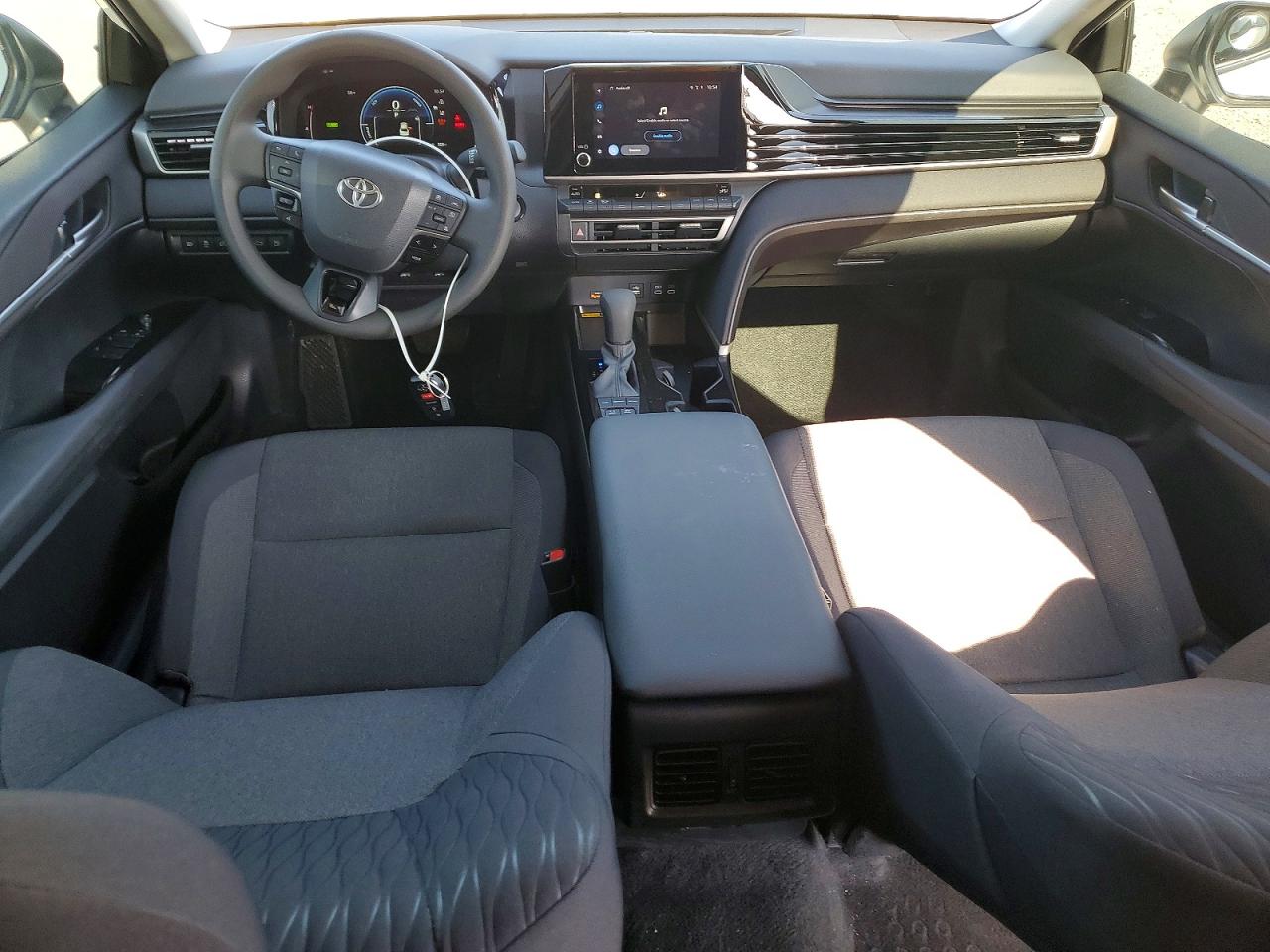 2025 TOYOTA CAMRY LE photo 15