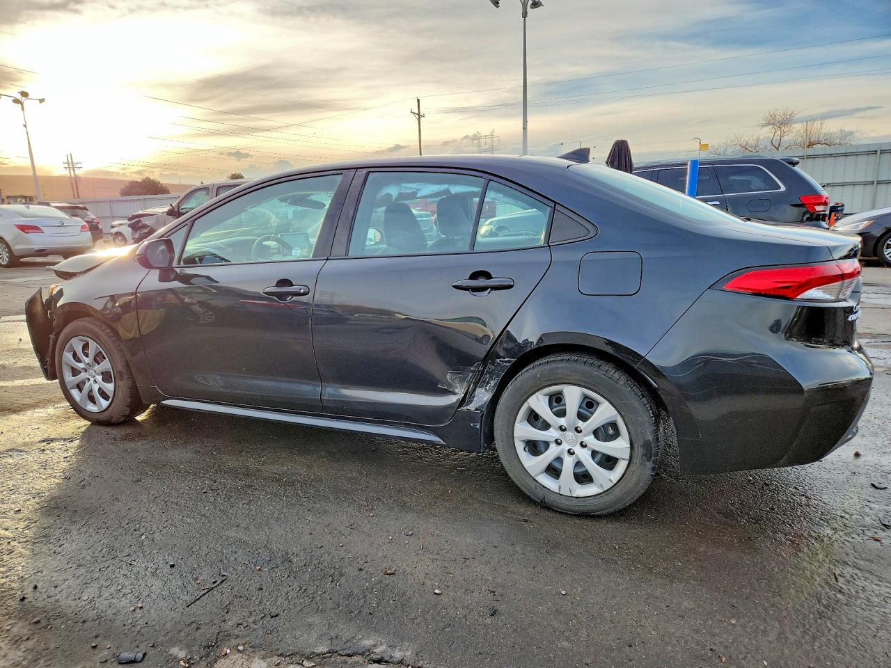 2021 TOYOTA COROLLA LE photo 3