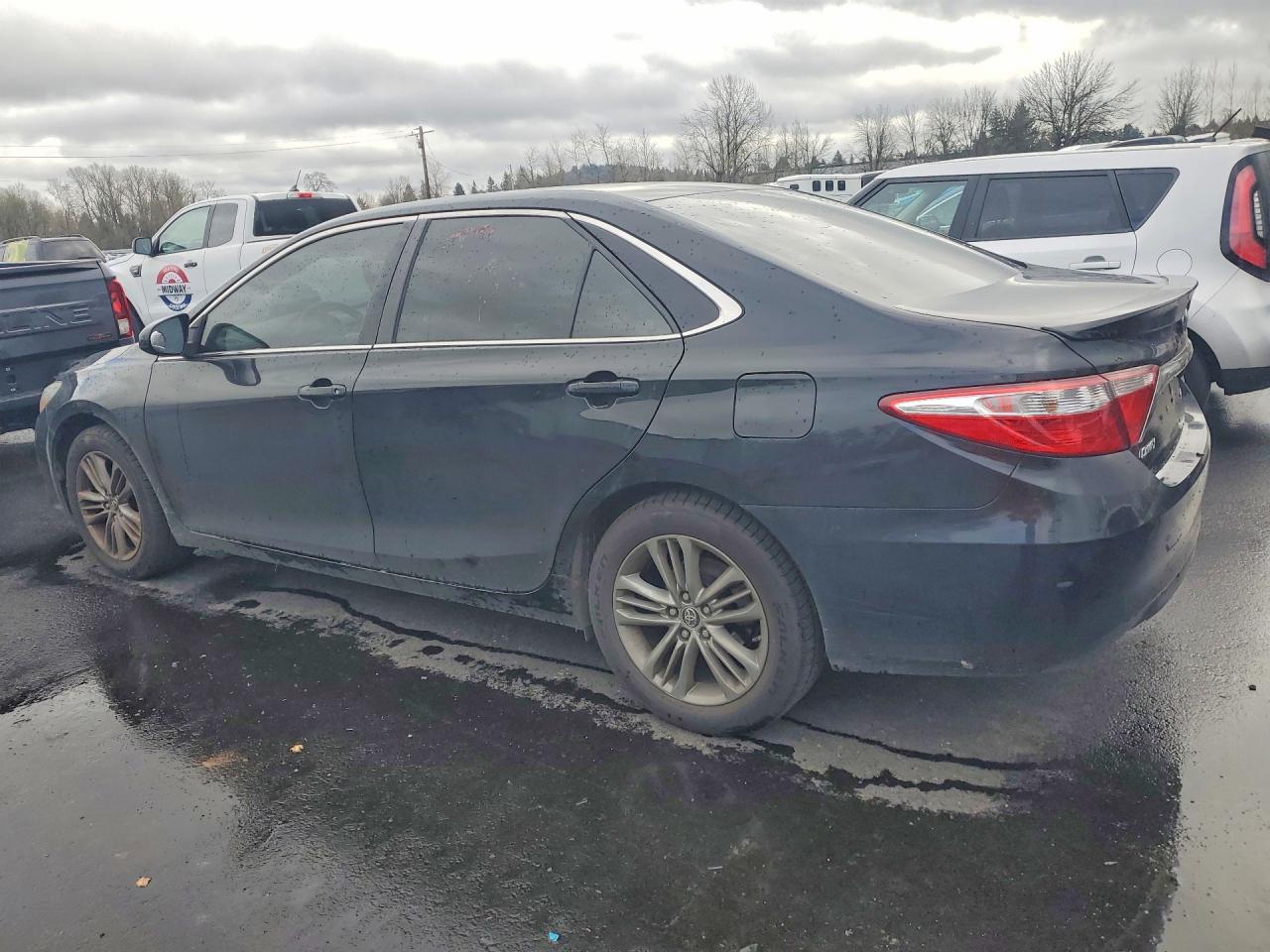 2015 TOYOTA CAMRY photo 4