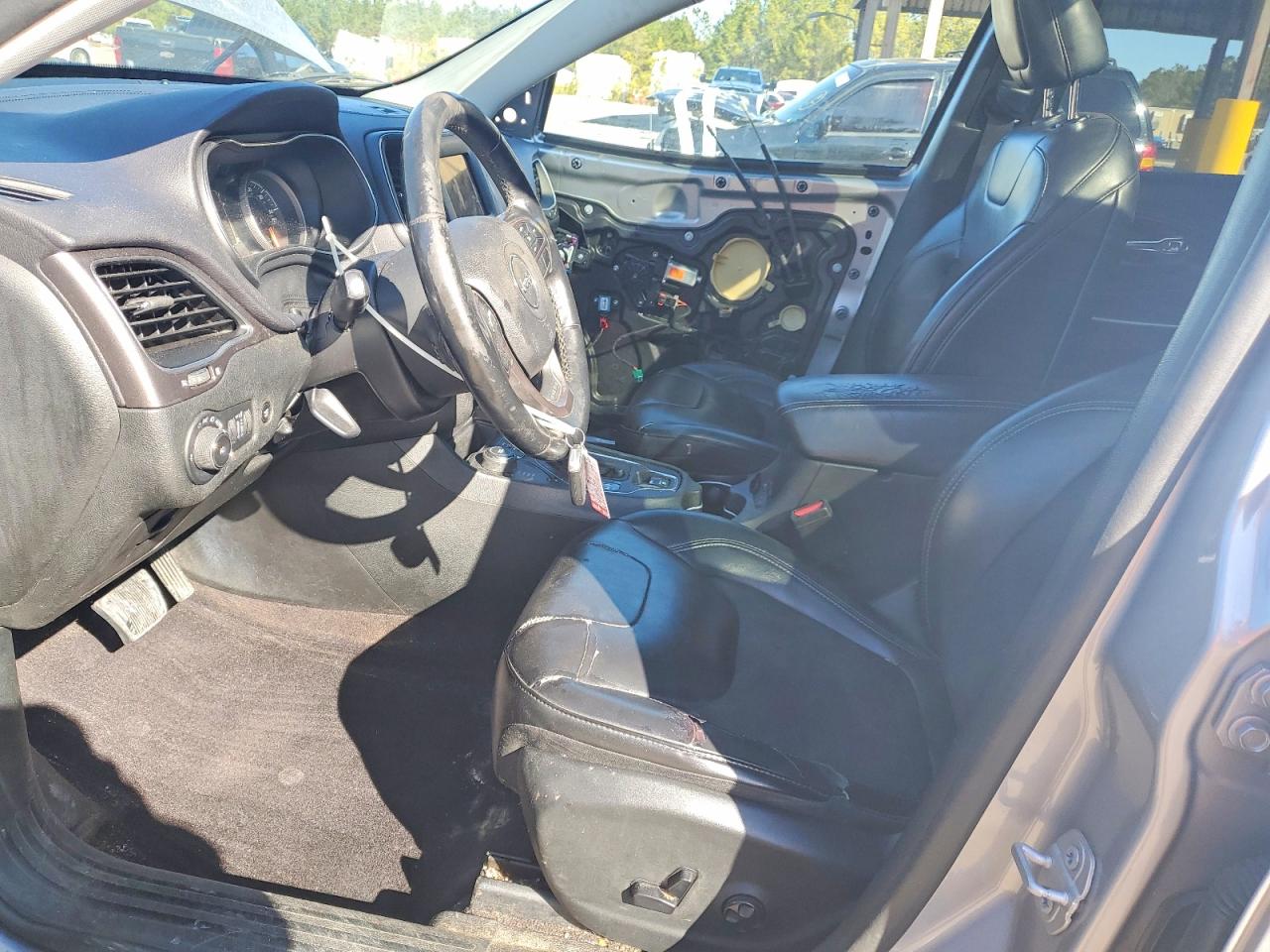 2019 JEEP CHEROKEE LATITUDE PLUS photo 19