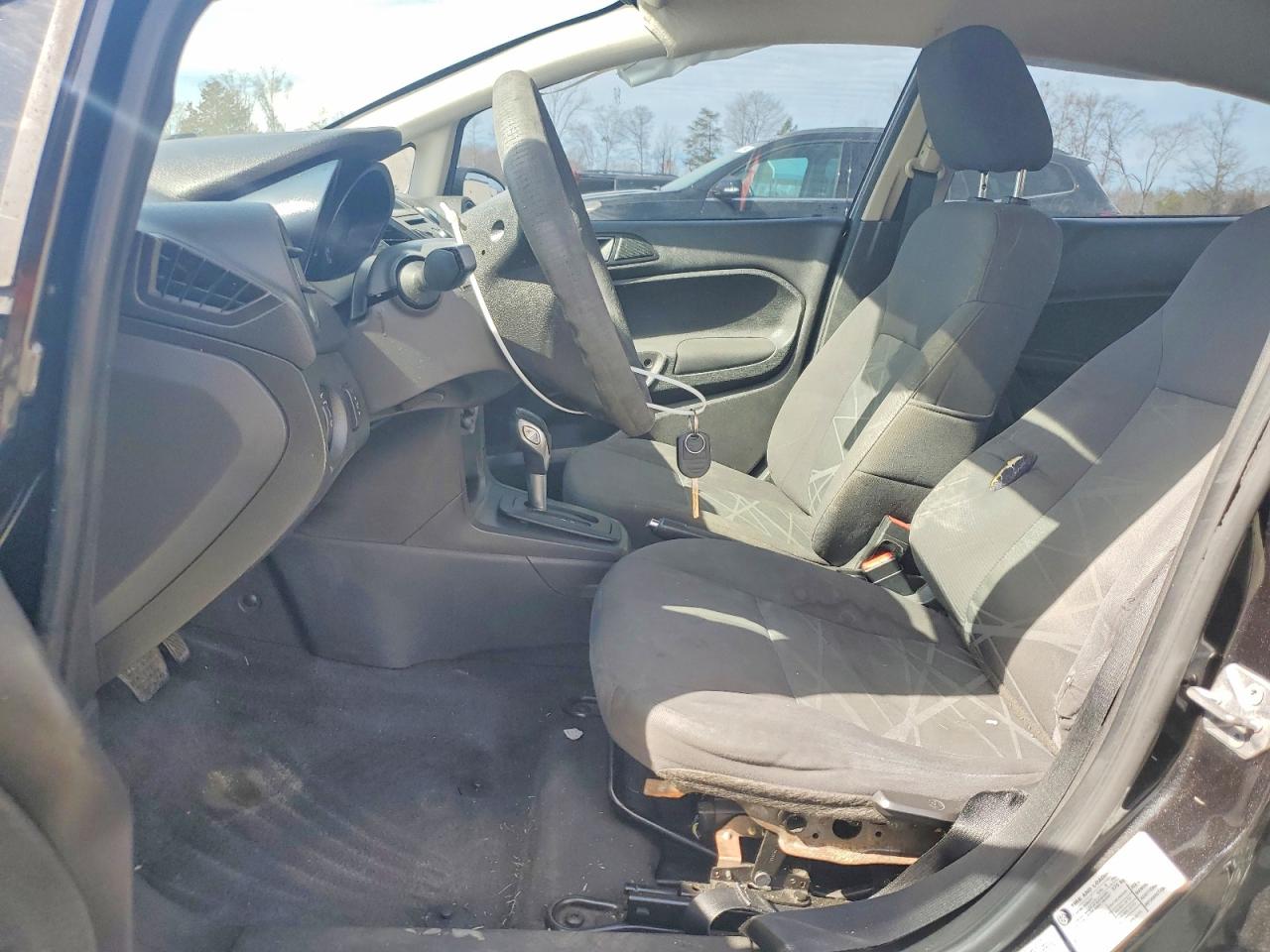2015 FORD FIESTA S photo 13
