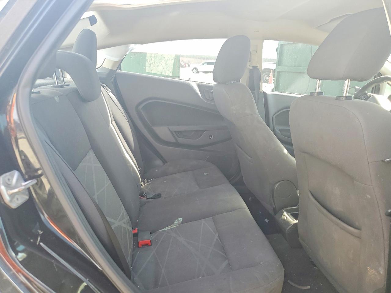 2015 FORD FIESTA S photo 19