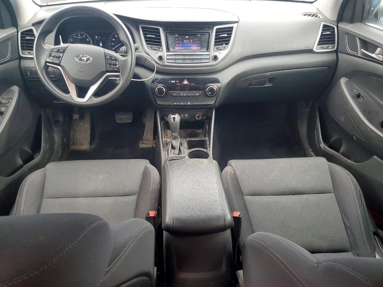 2017 HYUNDAI TUCSON SE photo 8
