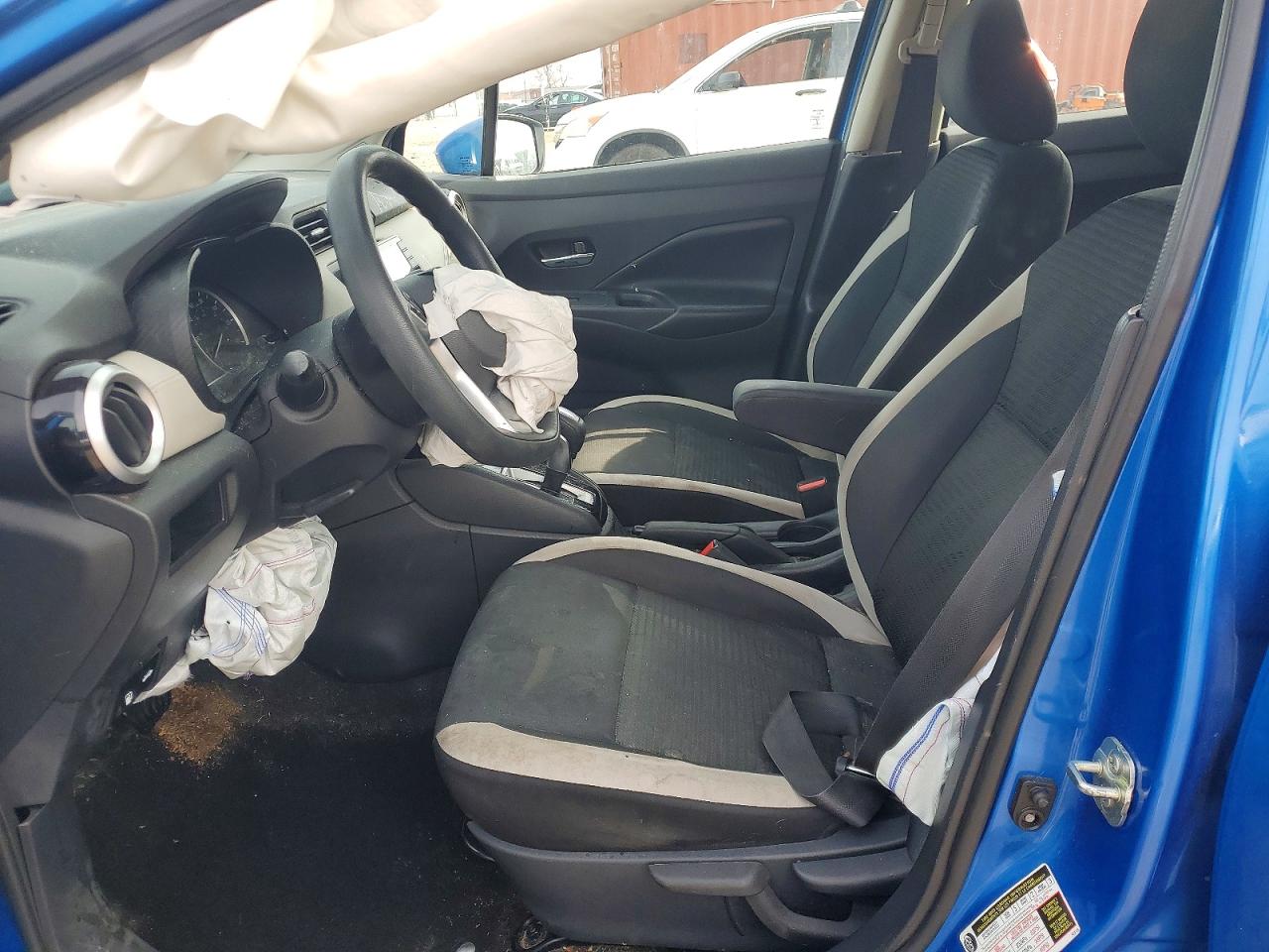 2020 NISSAN VERSA SV photo 7