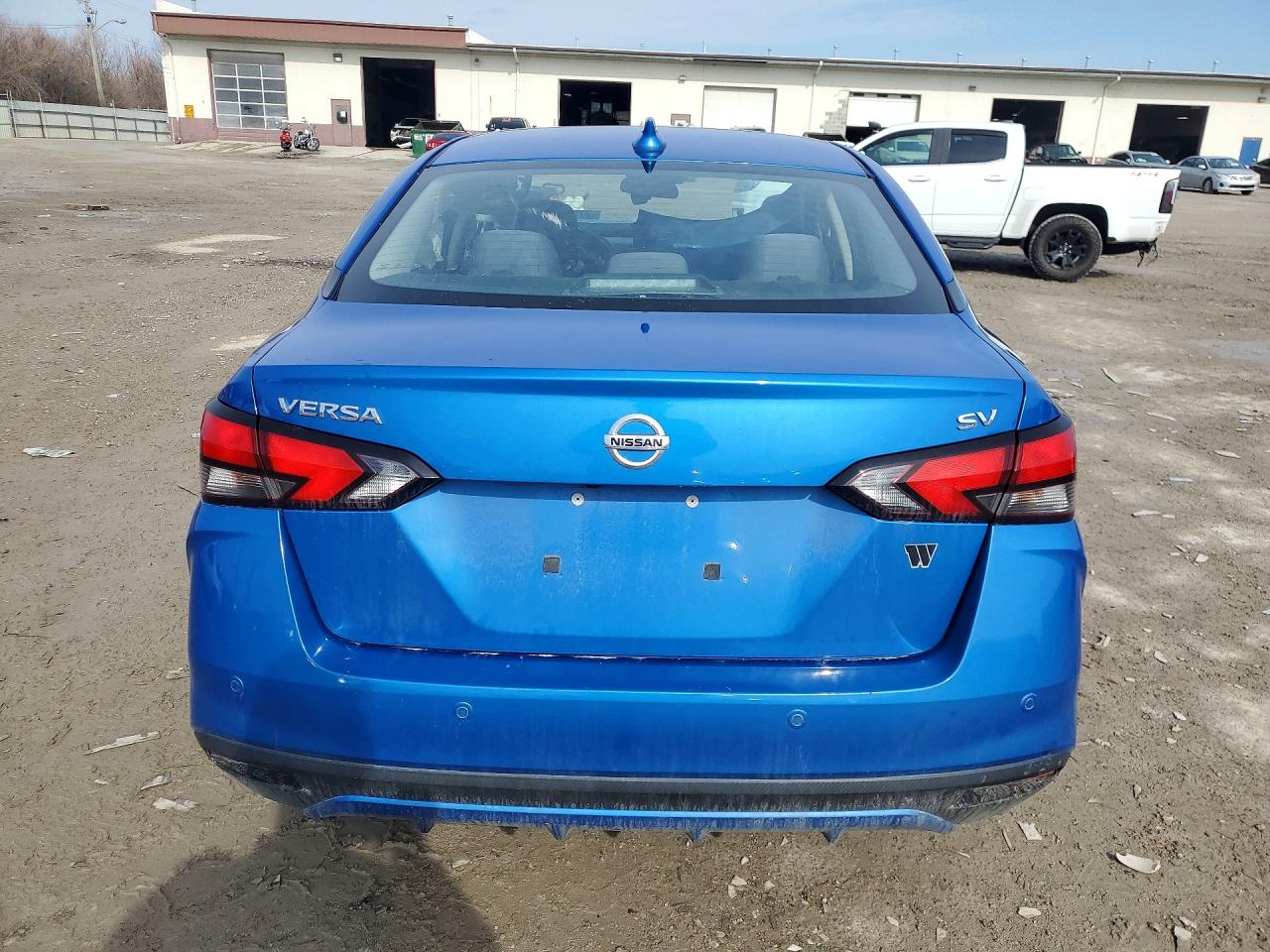 2020 NISSAN VERSA SV photo 6