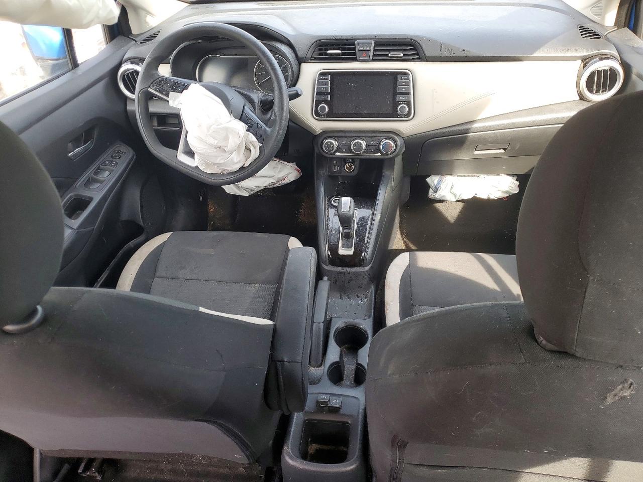 2020 NISSAN VERSA SV photo 8