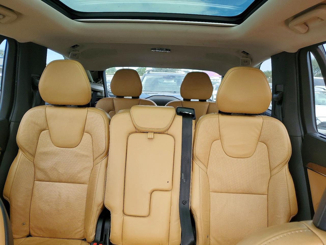 2016 VOLVO XC90 T6 photo 28