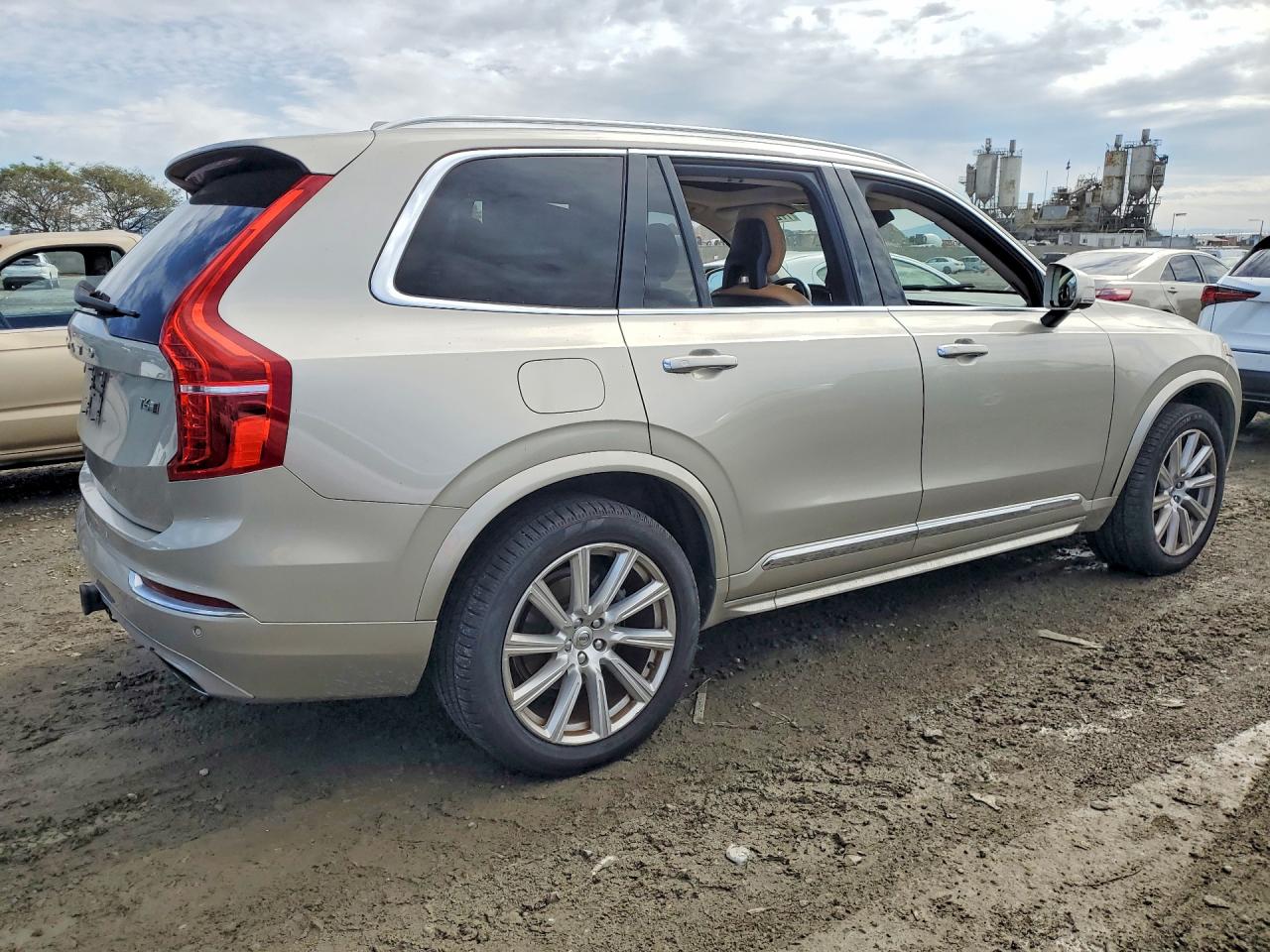 2016 VOLVO XC90 T6 photo 7