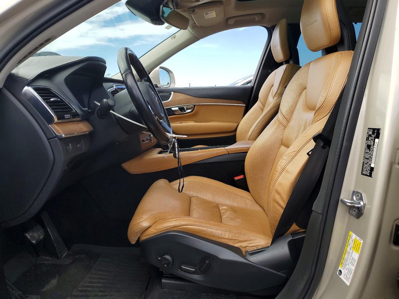 2016 VOLVO XC90 T6 photo 19