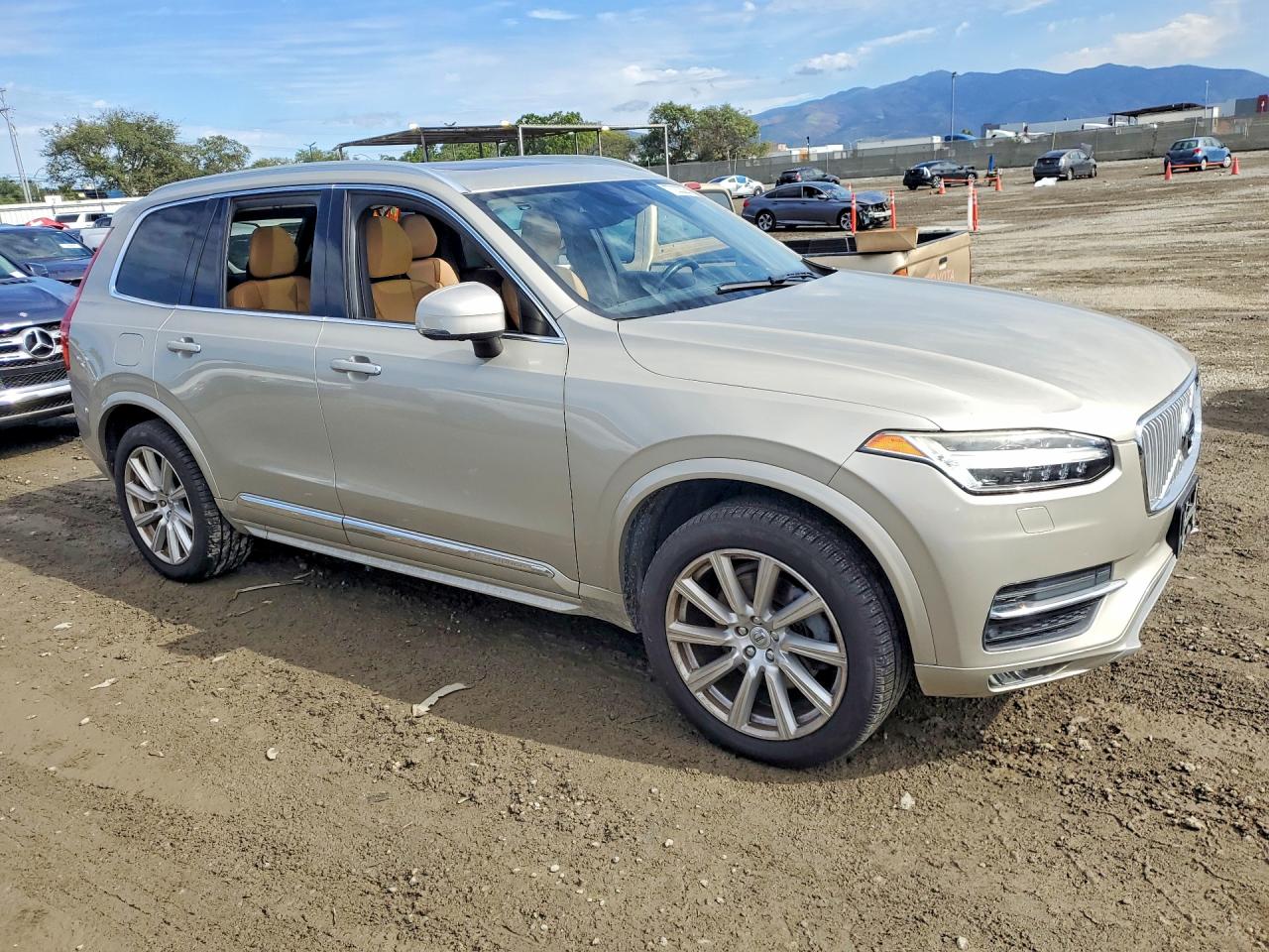 2016 VOLVO XC90 T6 photo 10