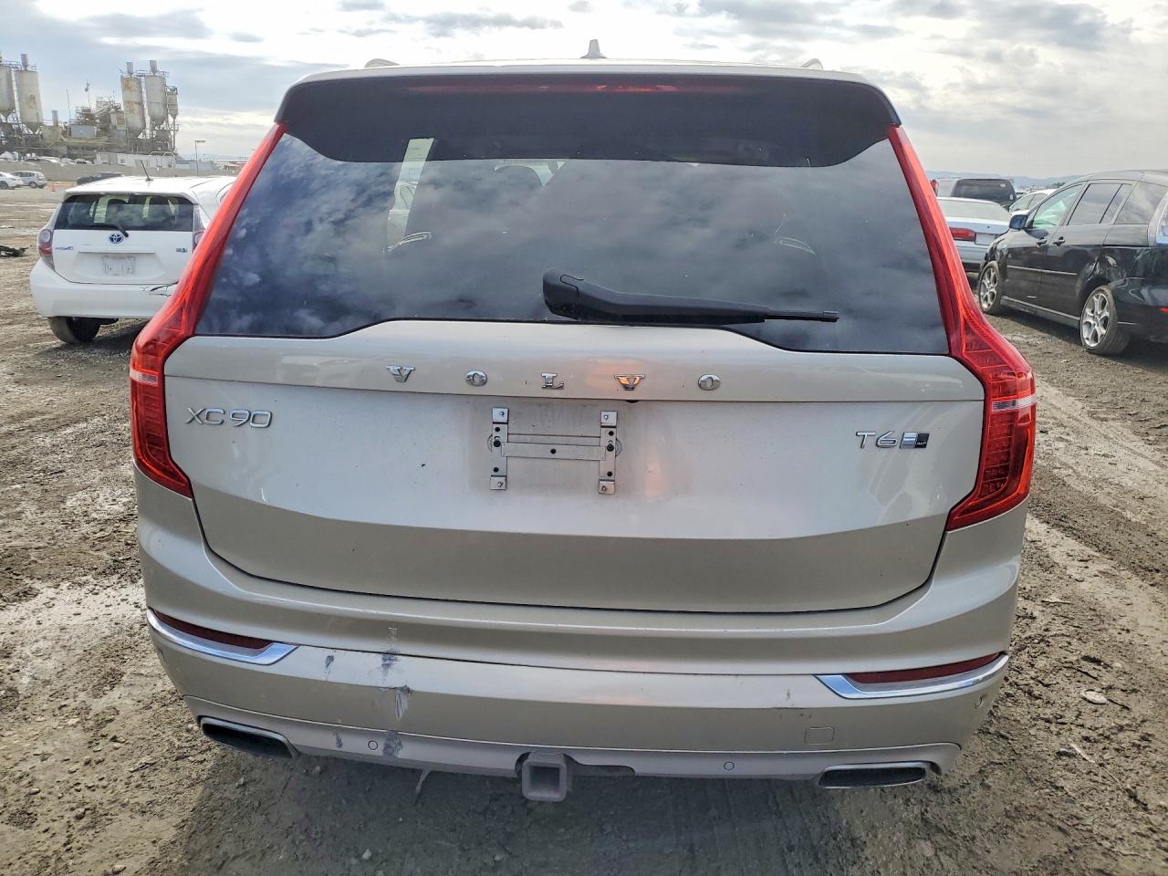 2016 VOLVO XC90 T6 photo 16