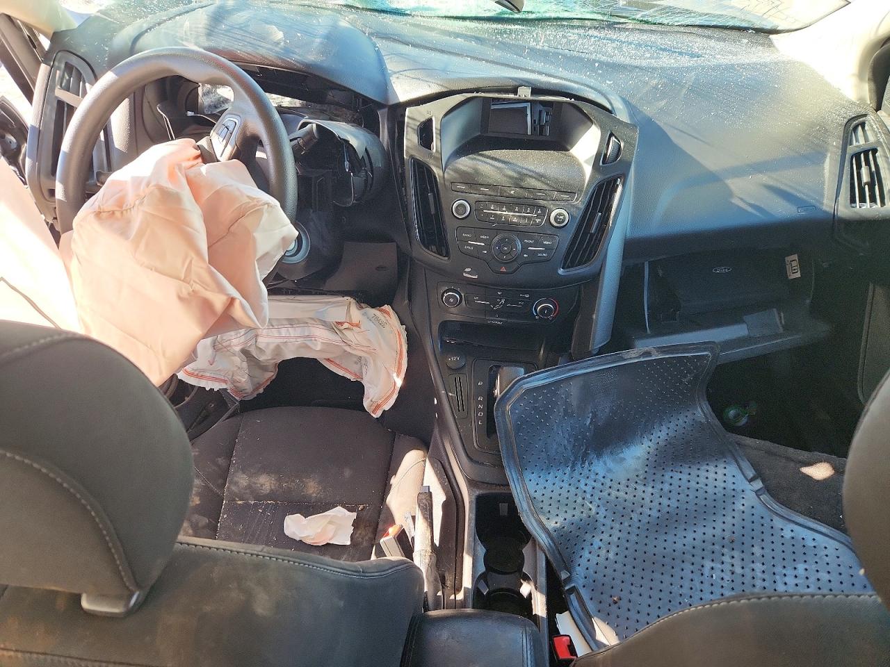 2018 FORD FOCUS SE photo 8