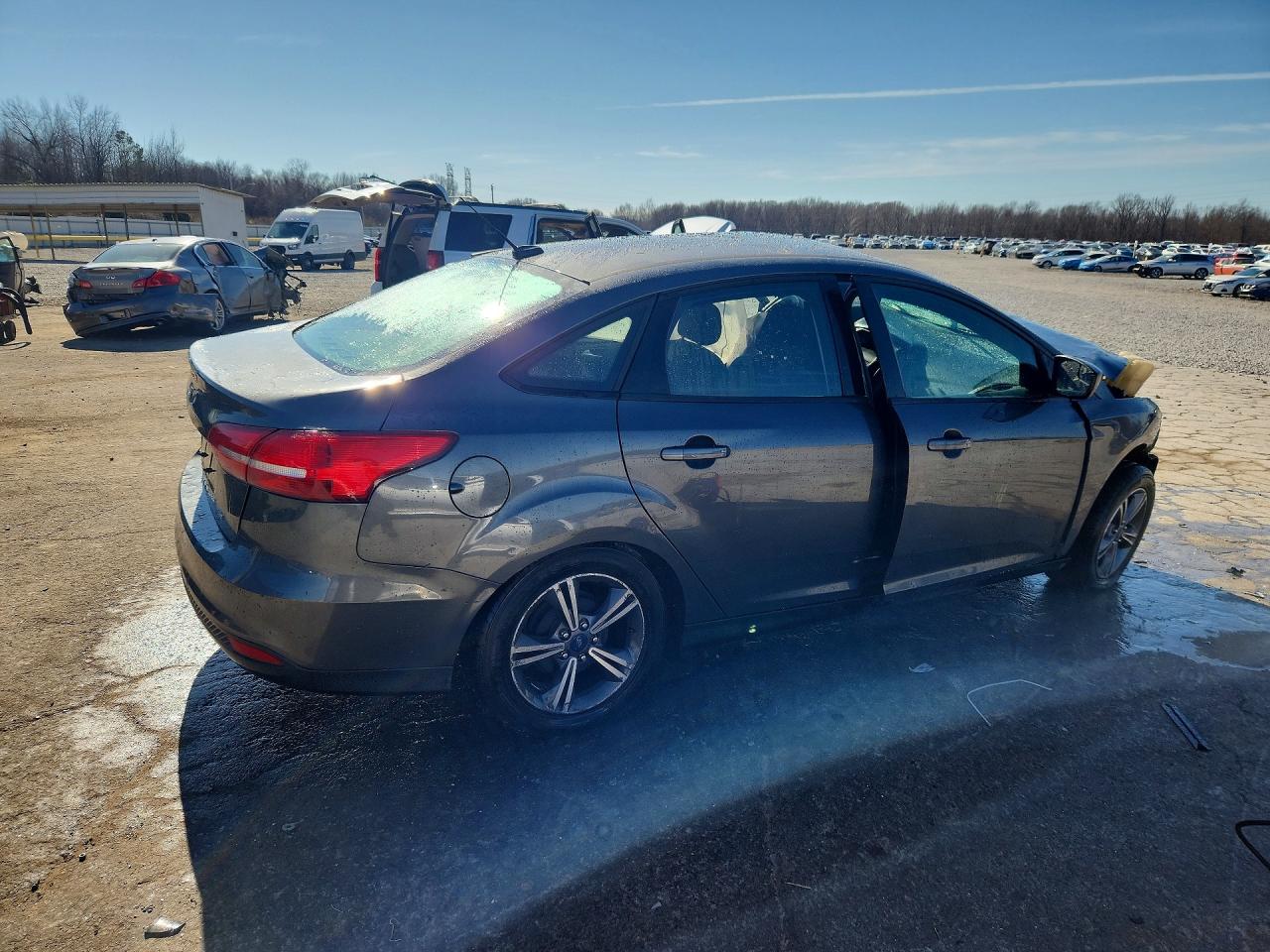 2018 FORD FOCUS SE photo 3
