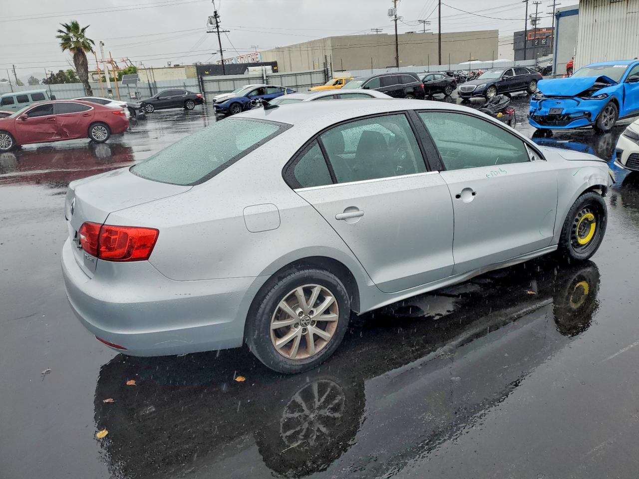 2013 VOLKSWAGEN JETTA SE photo 3