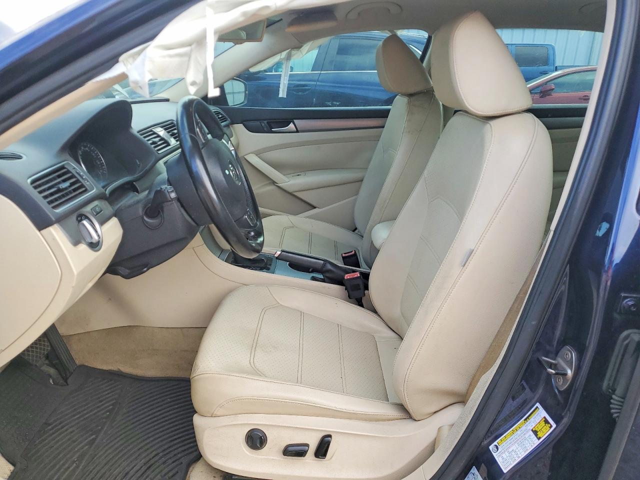 2014 VOLKSWAGEN PASSAT SE photo 13