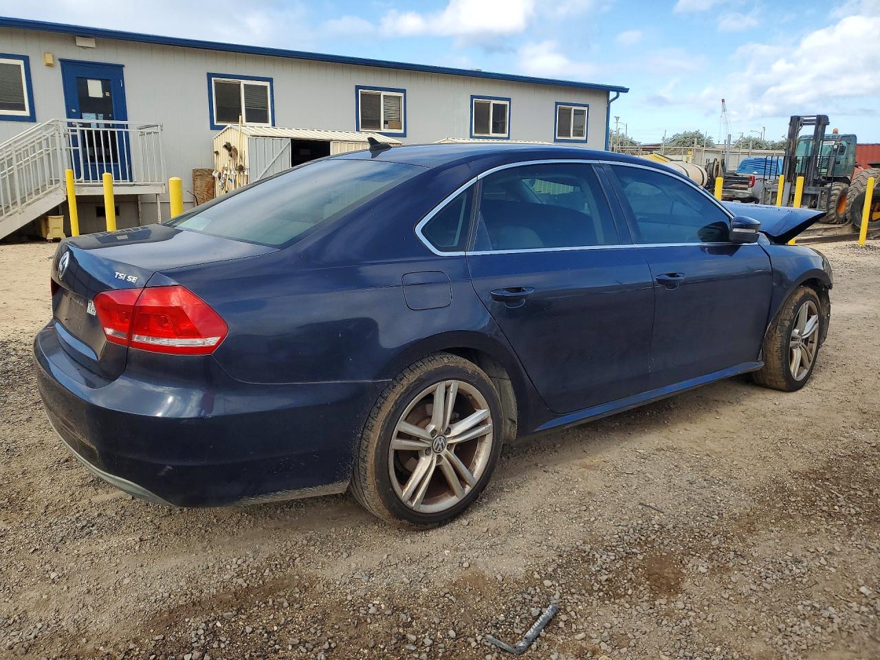 2014 VOLKSWAGEN PASSAT SE photo 5