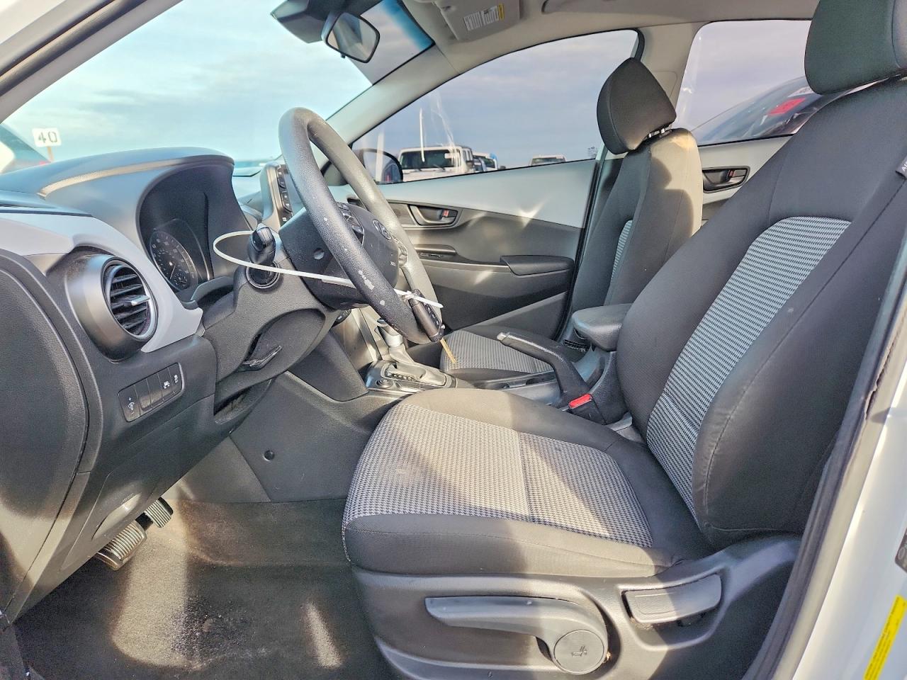 2020 HYUNDAI KONA SE photo 7